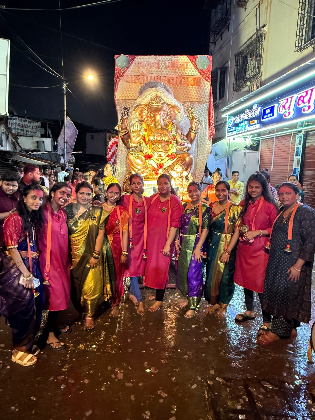 परंपरेत एकत्र